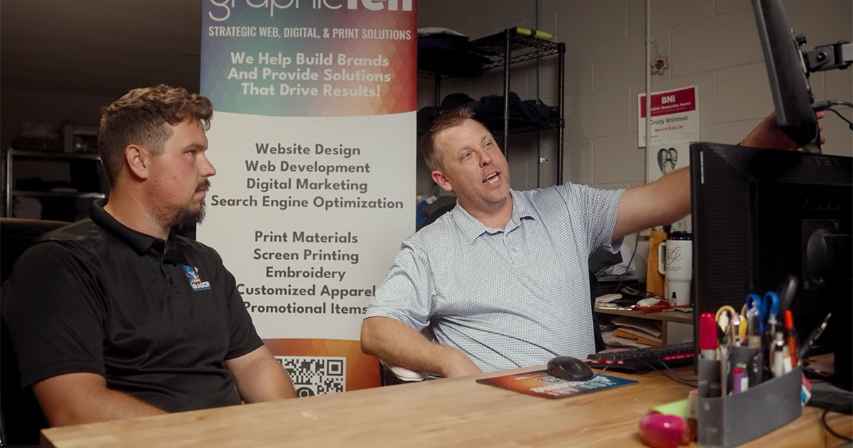 Michael Shihinski talking with Lint Dragon owner about marketing